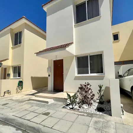 Reihenhaus In Tersefanou Holiday home