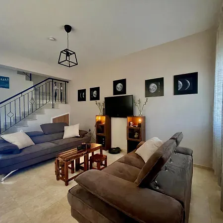 Reihenhaus In Tersefanou Holiday home *
